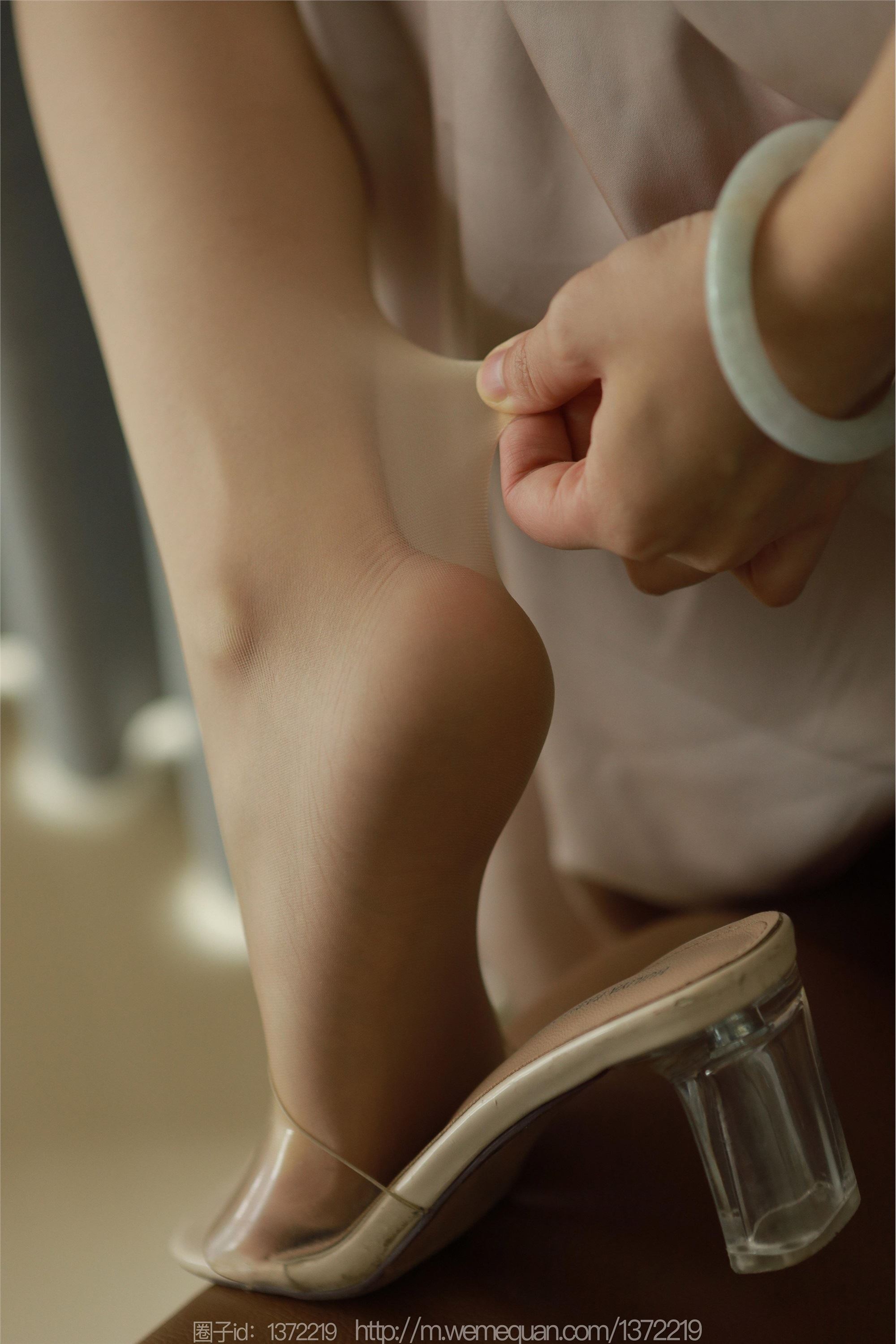 IESS异思趣向  2023.05.15 丝享家 1452 小婕《香槟色吊带裙》